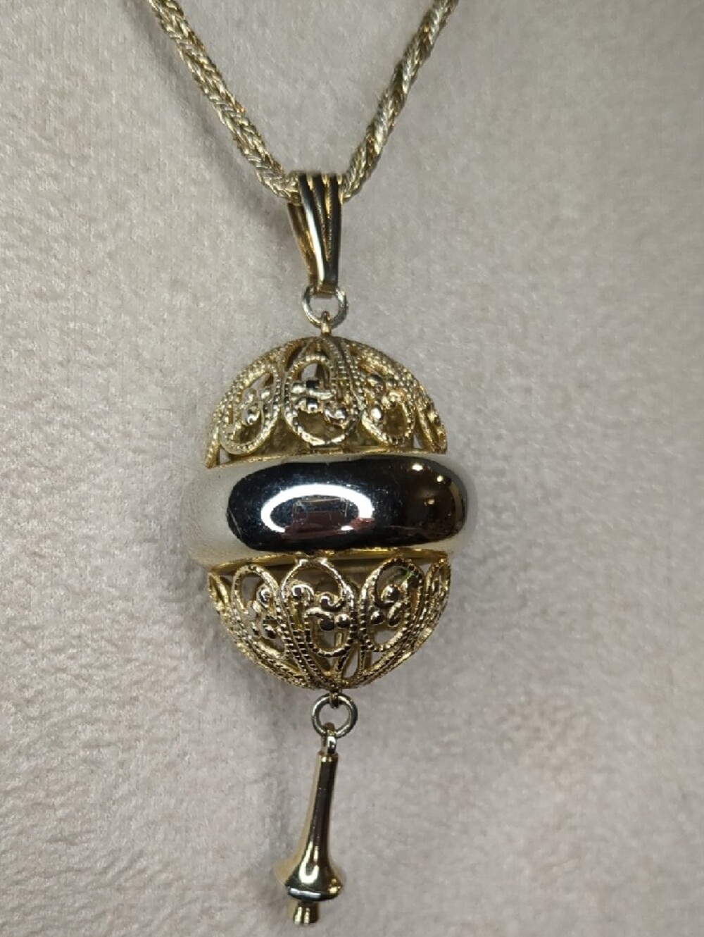 Vintage 60s Gold-Tone Filigree Dreidel Pendant Necklace Elegant - Picture 6 of 10